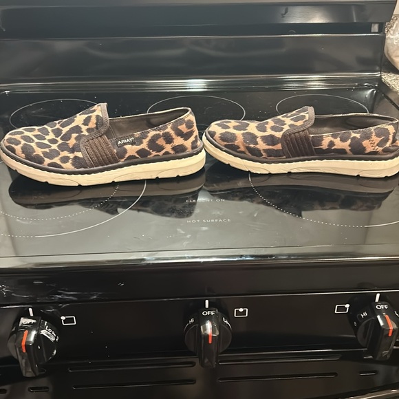 Size 8, leopard print Ariat - Picture 3 of 5